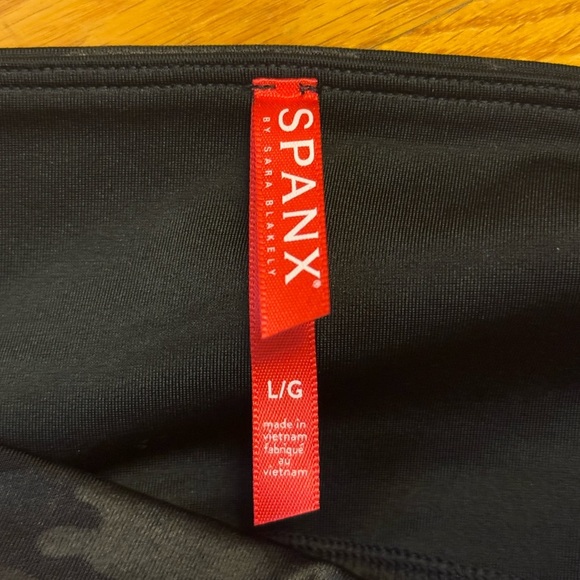 NWT Spanx Faux Leather Metallic Camo Leggings Women’s Size Large - Picture 8 of 11